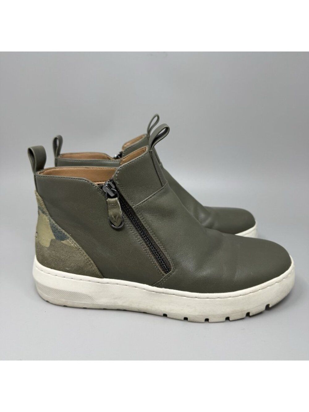 Vionic Brinkely Boots Womens Sz 7.5 Olive Green Leather Camo Slip-On Side Zip